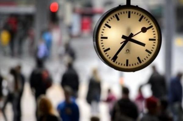 "العدالة والتنمية" تستدعي وزيرة "الإدارة" للجنة "حقوق الانسان" لتقييم الساعة الإضافية