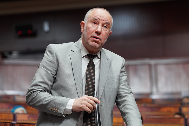 إبراهيمي: "الفراقشية" وراء ارتفاع أسعار المحروقات والأمن الطاقي في البلاد مهدد