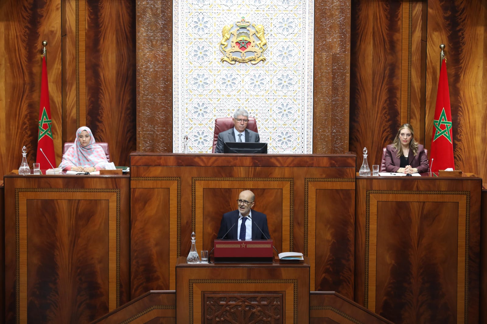 الأزمي الإدريسي يدعو لفصل الشأن الرياضي عن السياسي ويحاصر رئيسة الحكومة بوعود حزبها للمواطنين